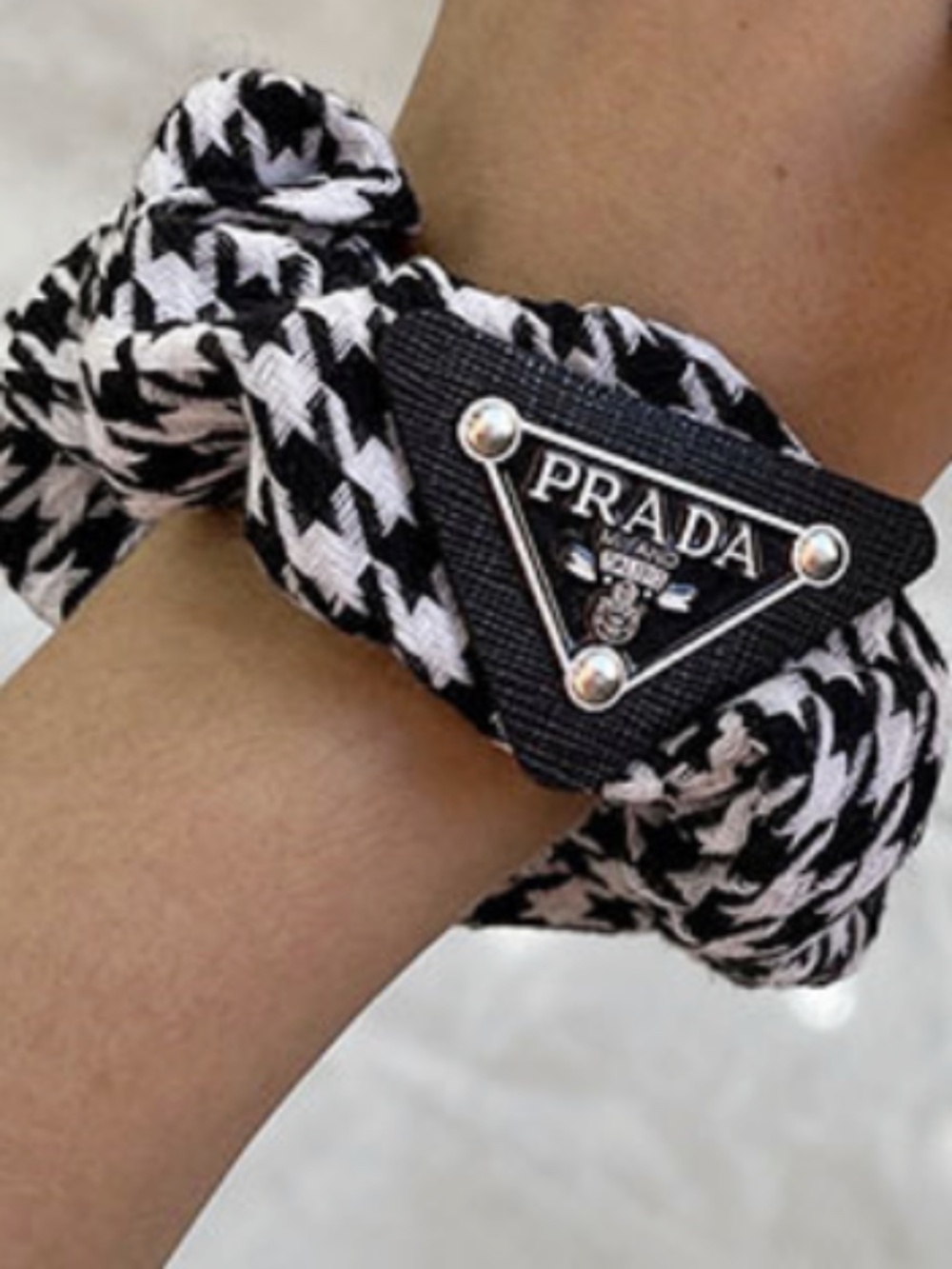 Houndstooth Black & White Scrunchie NEW - Picture 3 of 4